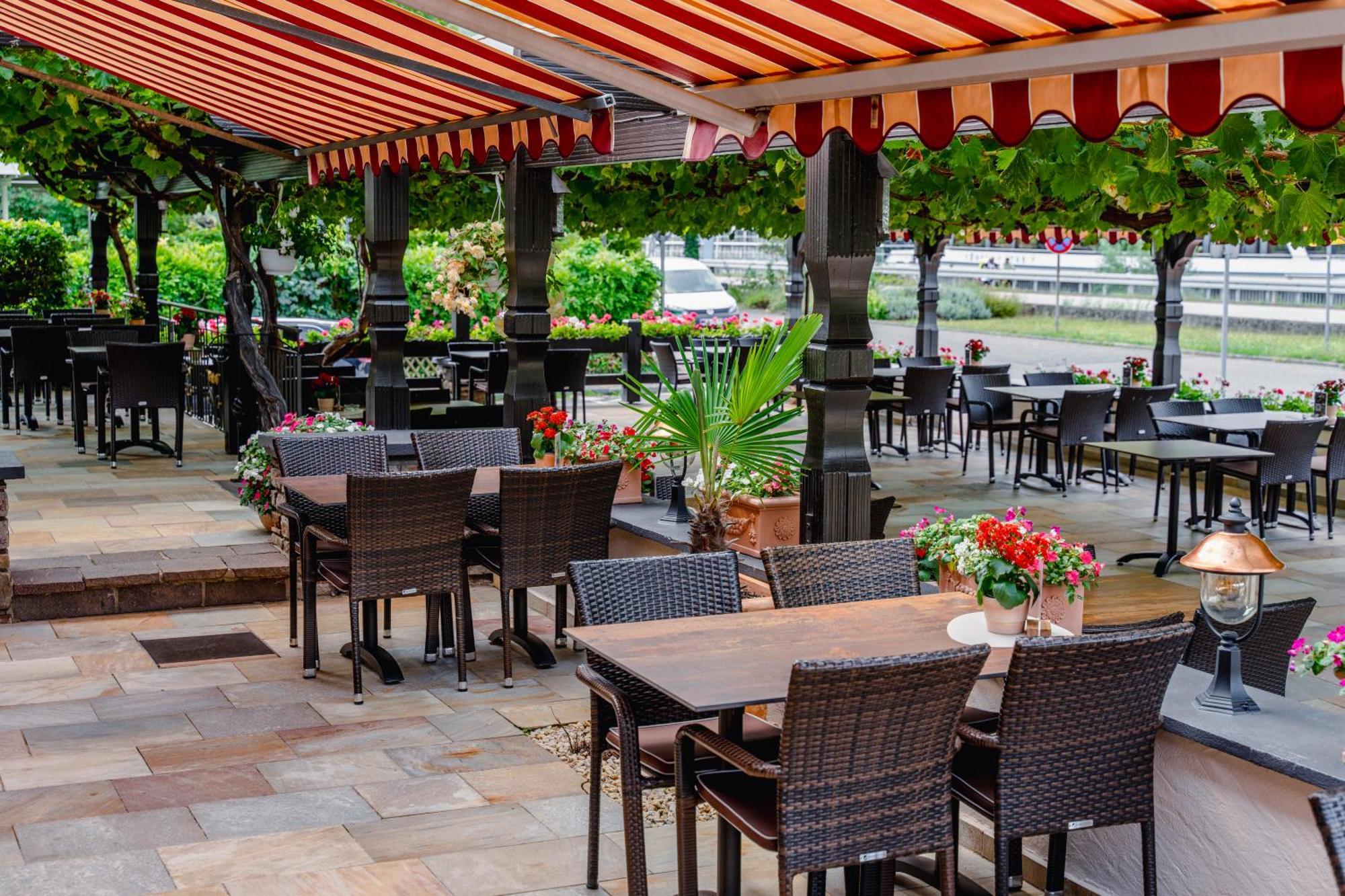 Hotel Unter Den Linden Rüdesheim am Rhein Esterno foto
