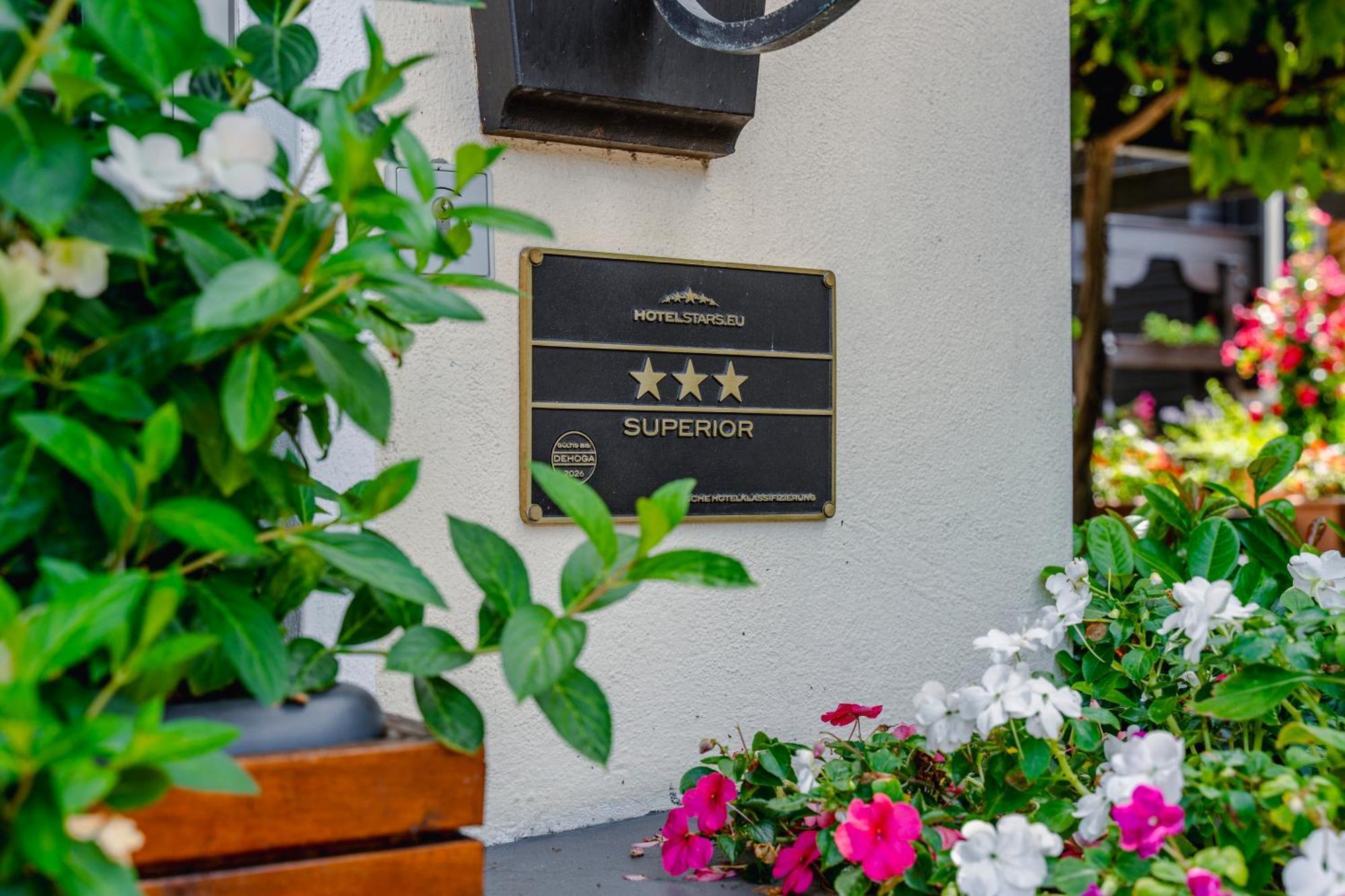 Hotel Unter Den Linden Rüdesheim am Rhein Esterno foto