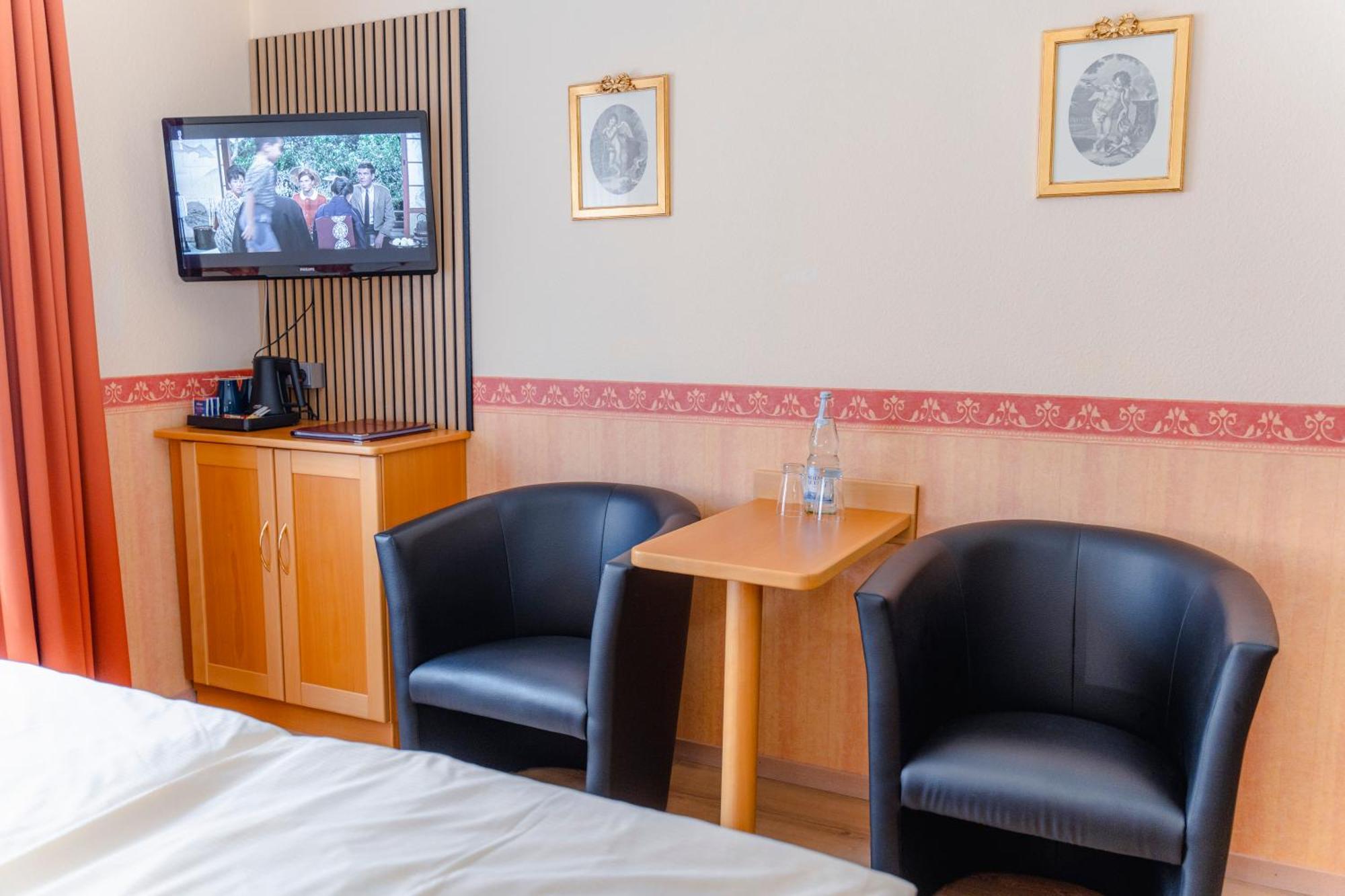 Hotel Unter Den Linden Rüdesheim am Rhein Esterno foto